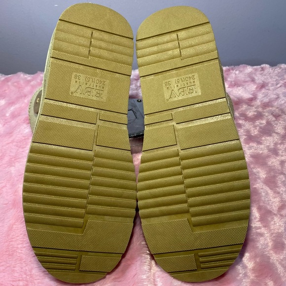 EBV Australia Shearling Boots - Picture 7 of 13